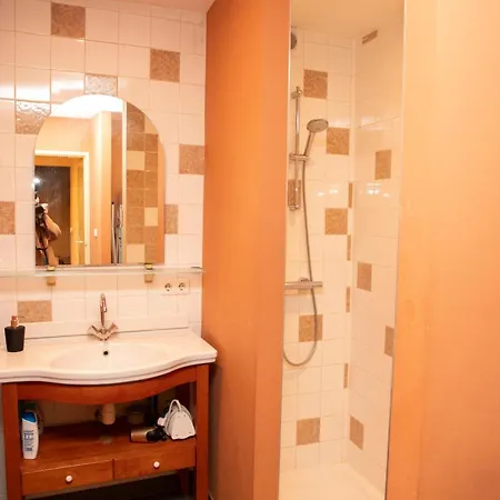 Red Light District Canal View בית הארחה אמסטרדם