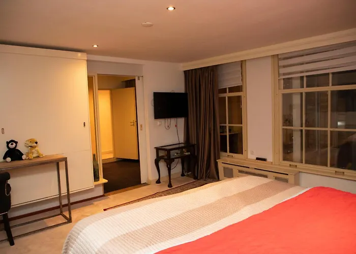 Red Light District B & B Canal View